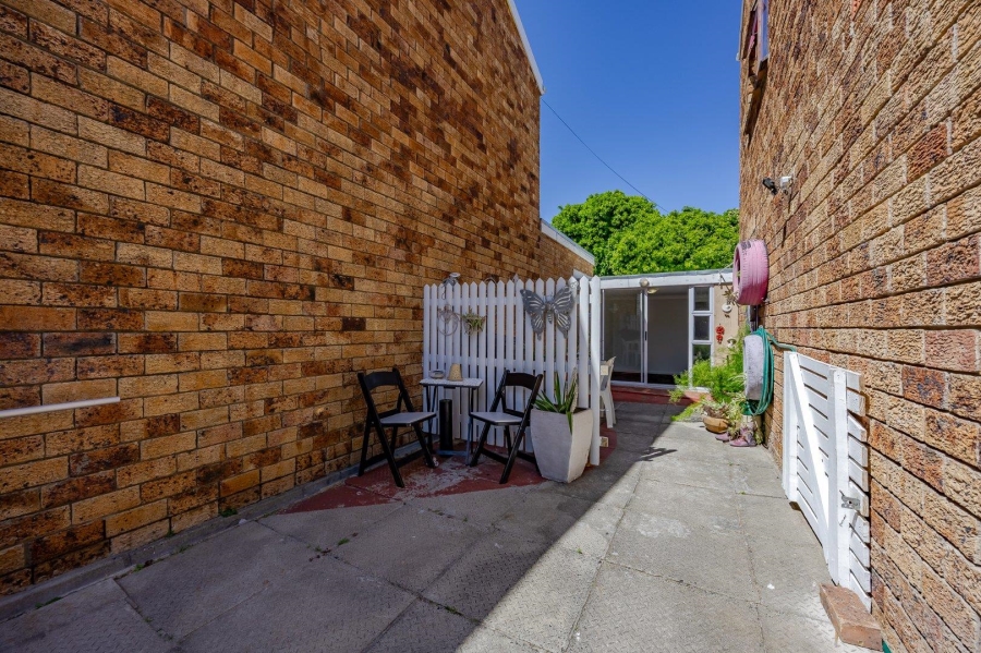 4 Bedroom Property for Sale in Kirstenhof Western Cape